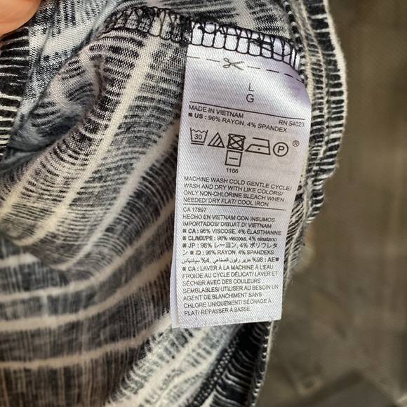 Old Navy tee - Picture 3 of 6